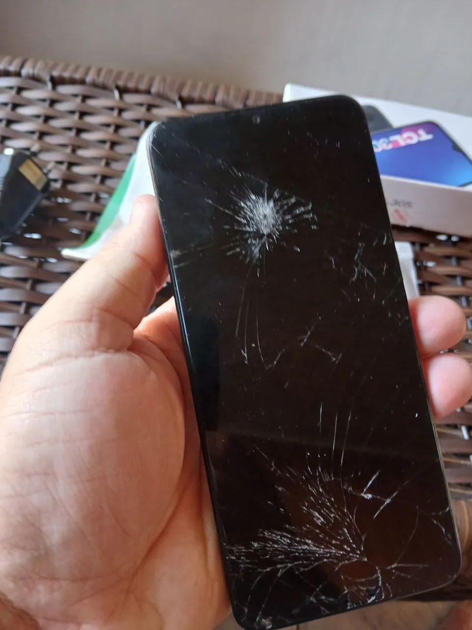Vendo smartphone TCL 305i com defeito