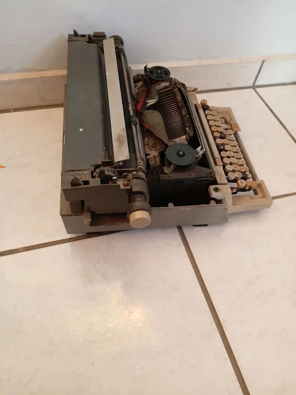 Máquina de escrever antiga  - Foto 3