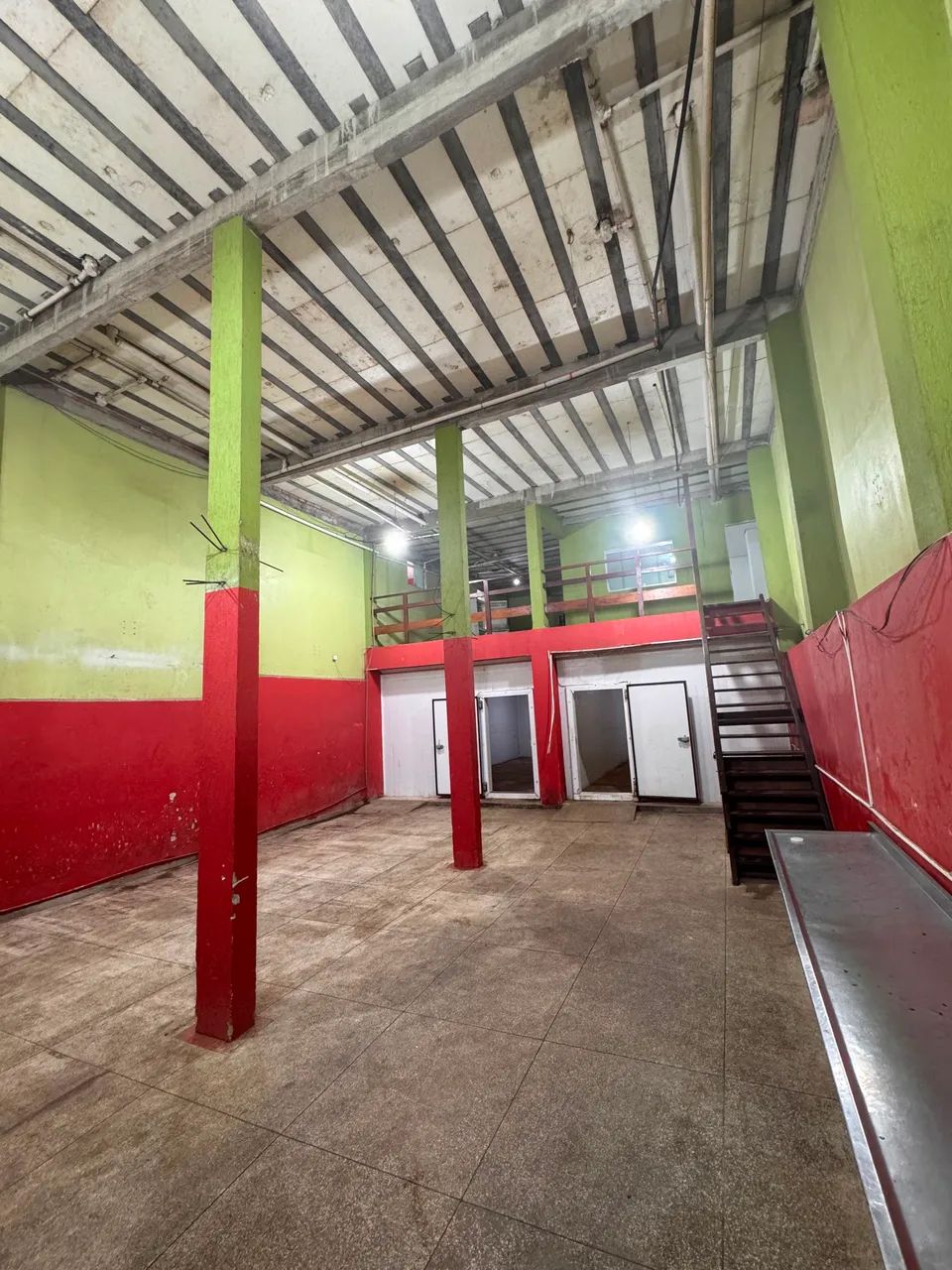 Alugo Galpão Frigorífico/ Flores / 250 m2 