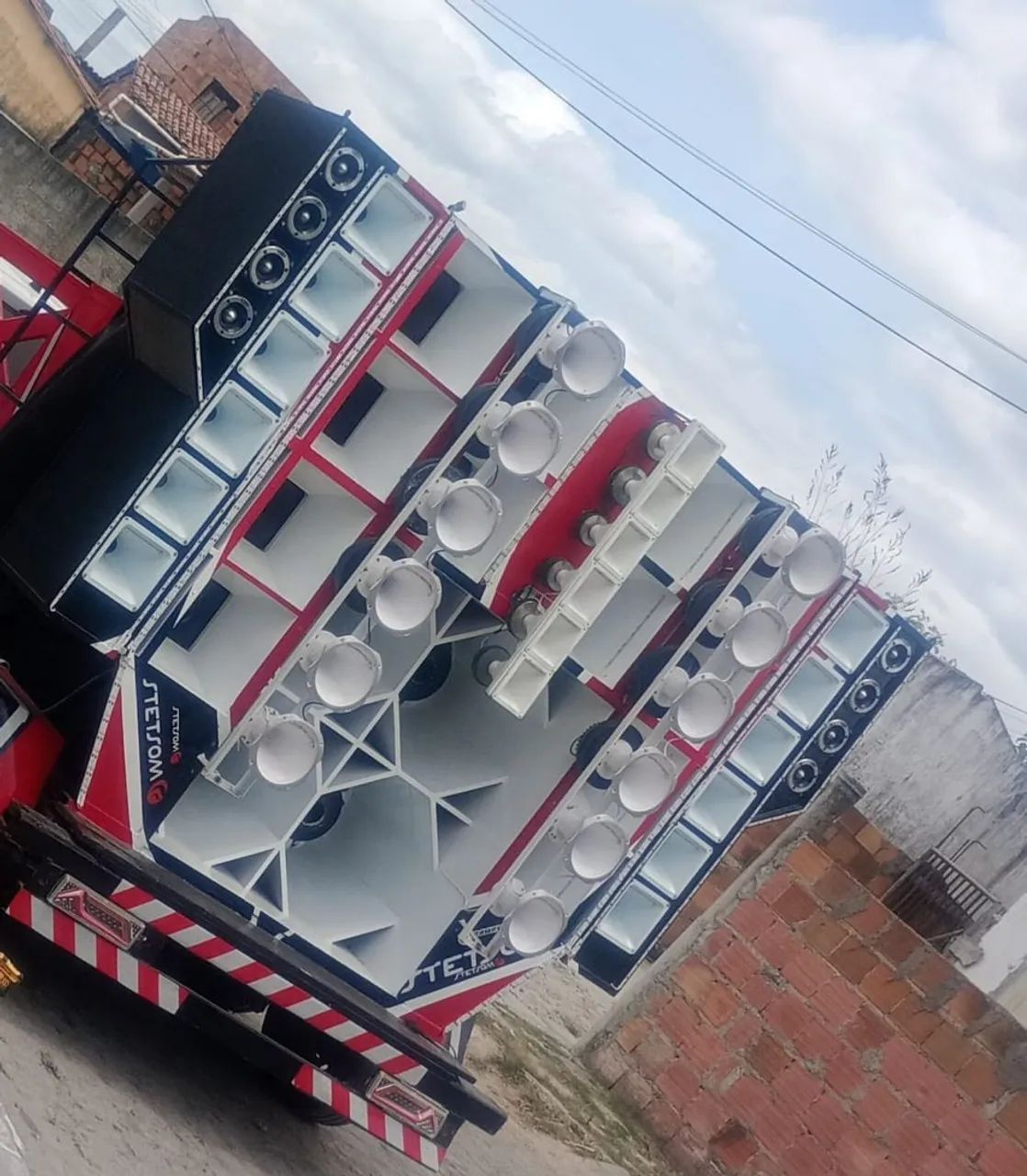 Paredão de som automotivo 1