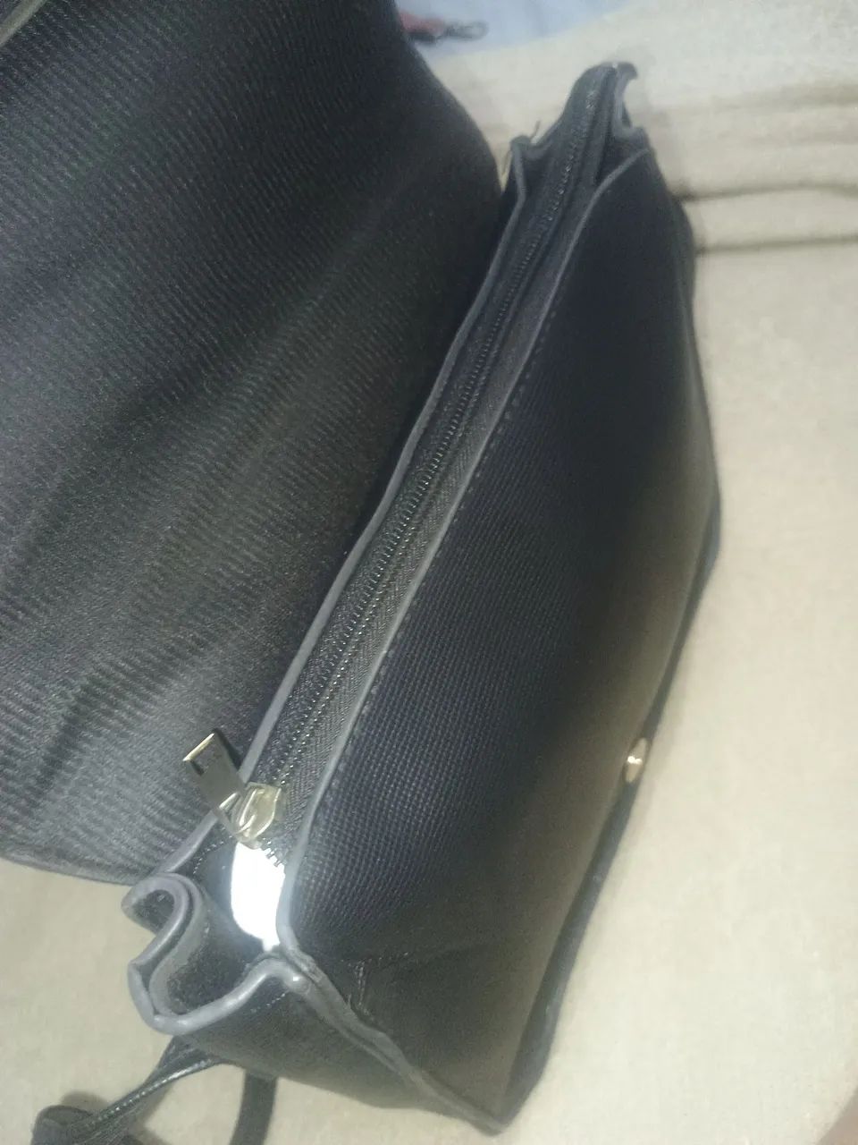 Bolsa tiracolo em bom estado preço pra vender logo  - Foto 4