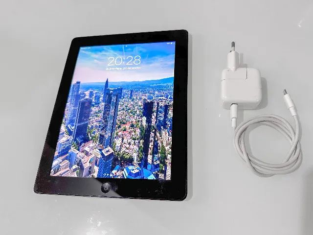 IPad de 4ª geração / Tela: 9,7 polegadas / Memória 64 Gb / Suporte a Wi-Fi + Celular