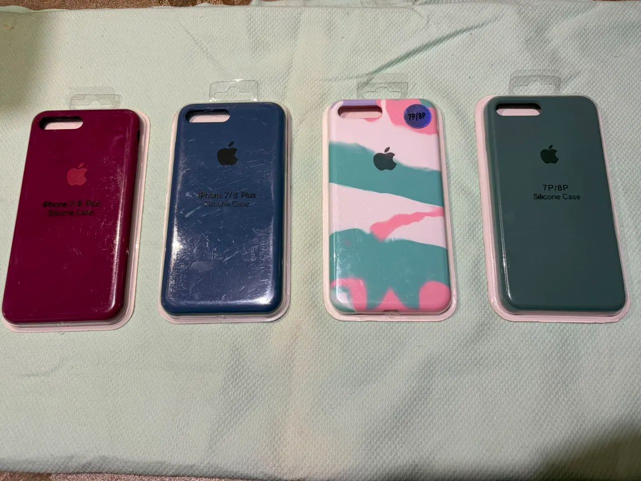 Kit 4 capinhas de Silicone para iPhone 7 e 8 Plus Novas e Lacradas.