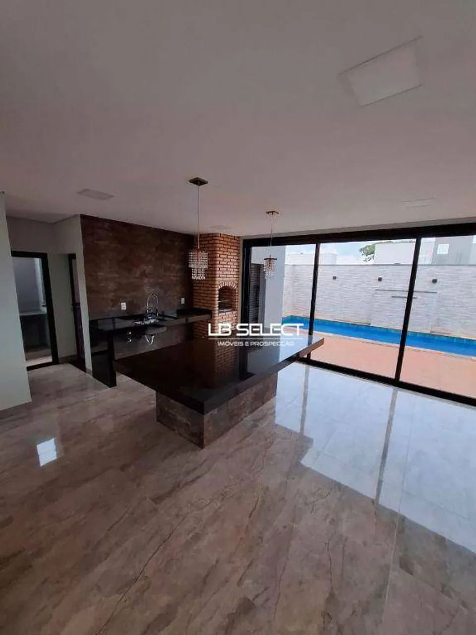 Casa no Condomínio Varandas Sul com cinco quartos e varanda gourmet. - Foto 2