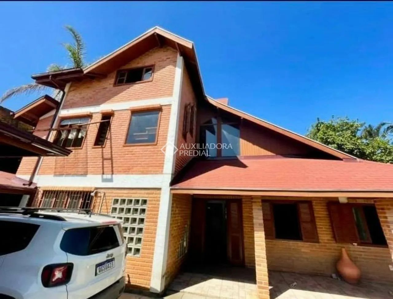 Casa 4 Dormitórios, sendo 4 suítes no Morro das Pedras - Foto 2
