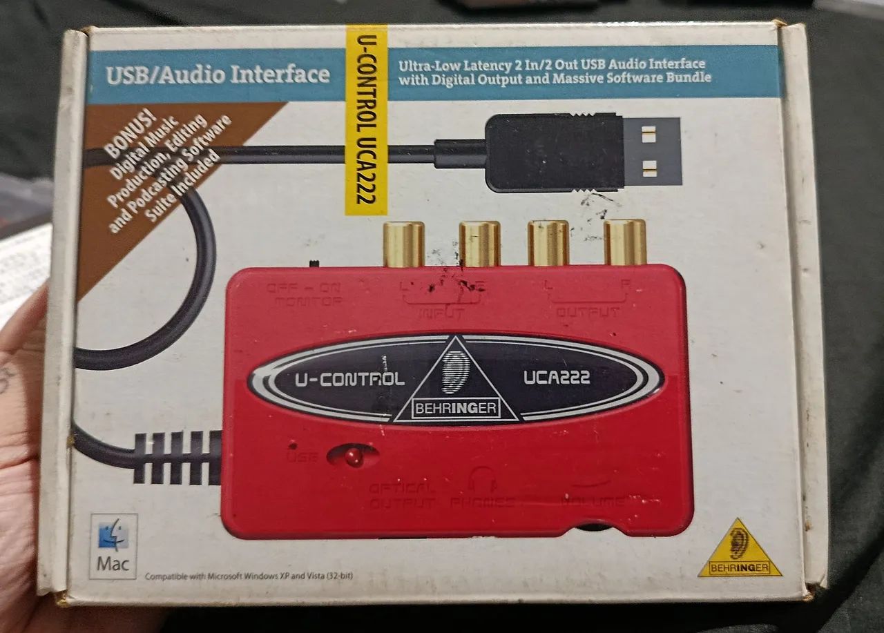 Interface de Áudio USB - Behringer U-Control UCA222 (Nova, importada)
