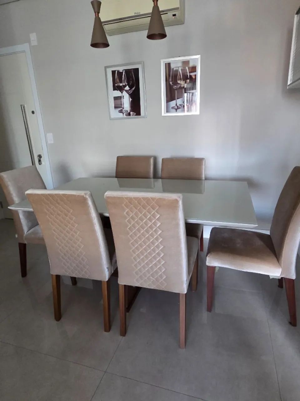 Mesa com 6 cadeiras