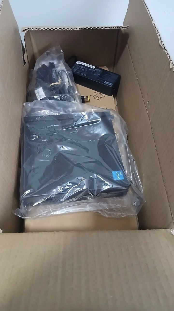 Mini PC Lenovo Thinkcentre M70q Core i5 NOVO - Foto 2