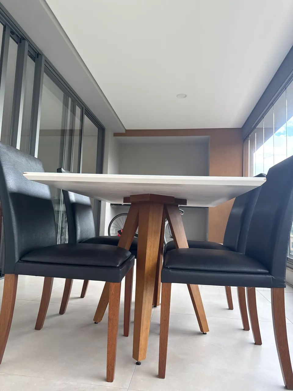 Conjunto de mesa com 4 cadeiras  - Foto 5