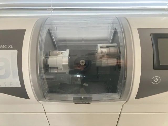 FRESADORA SIRONA CEREC MC XL PREMIUM PACKAGE SN 304013 - Foto 3
