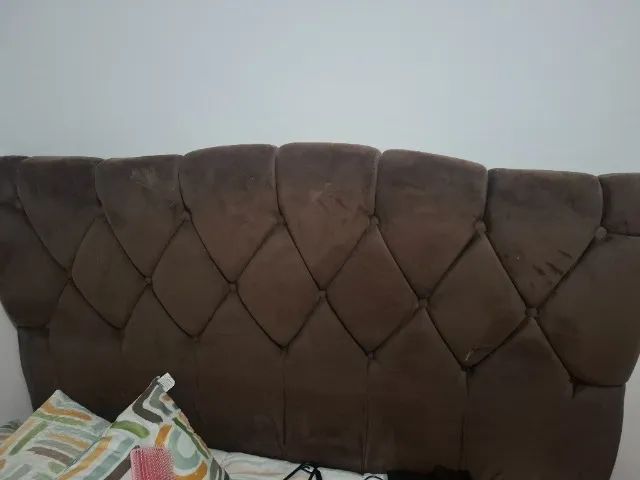 Cabeceira estofada marrom cama queen - Foto 4