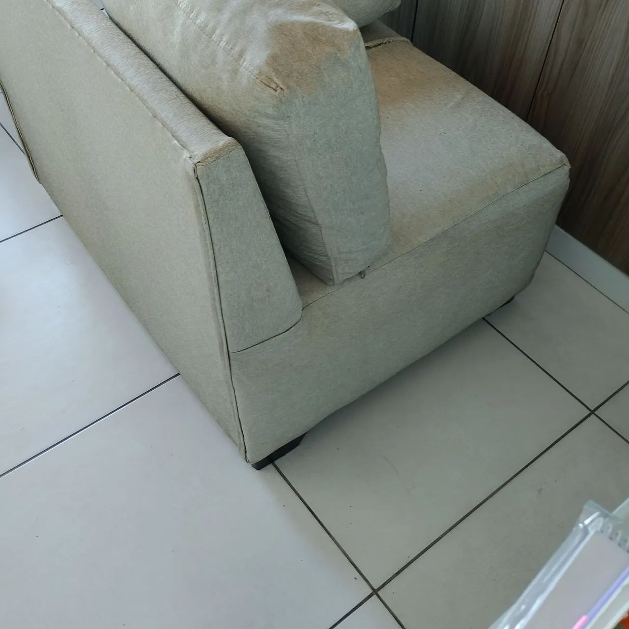 Sofá dois lugares mais puff - Foto 4