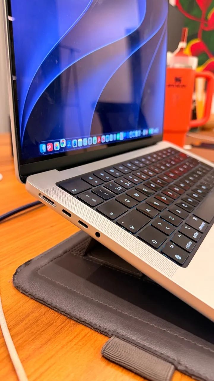 MacBook Pro m3 14 polegadas 8GB memória, cor cinza  - Foto 3