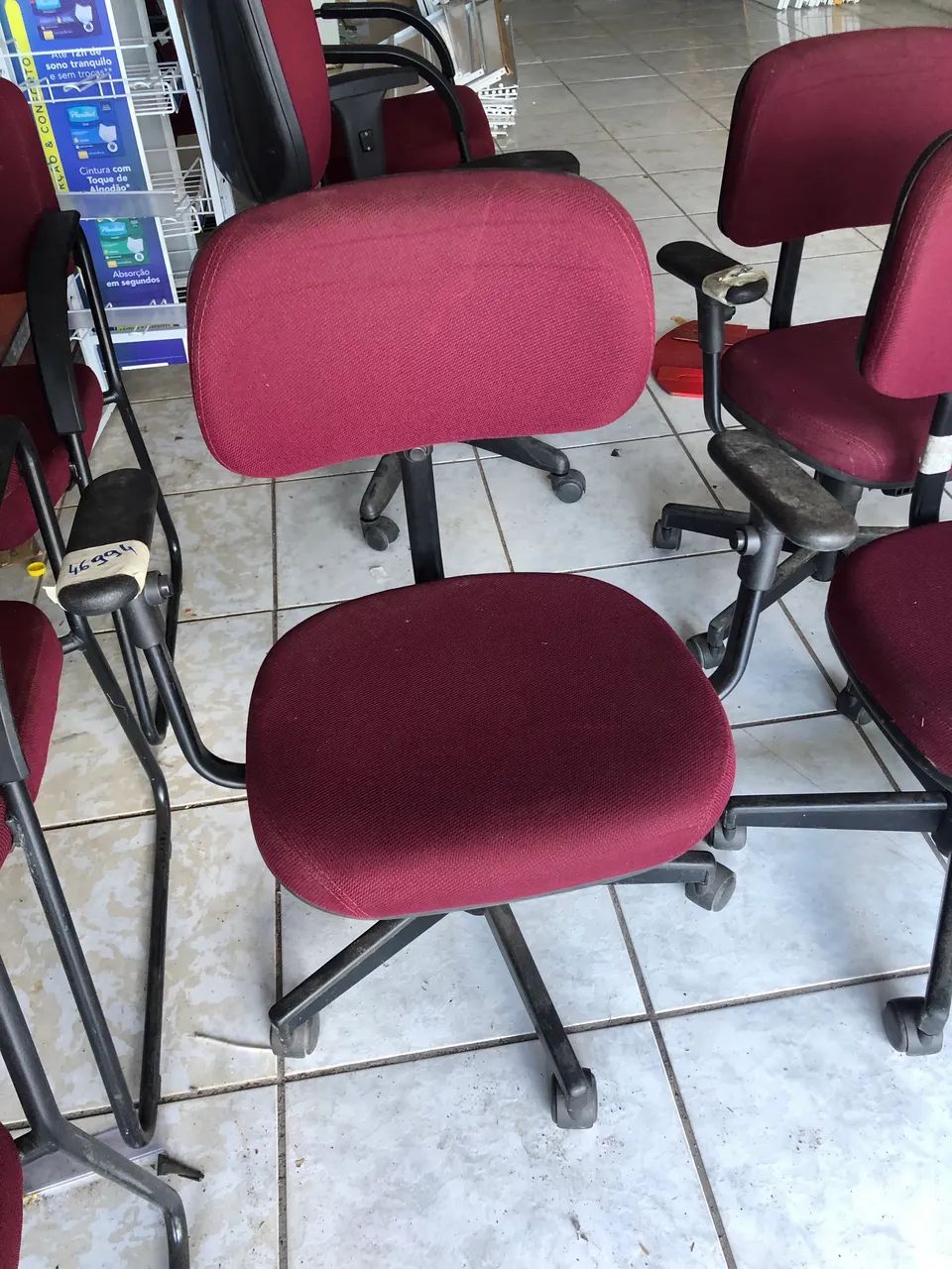Cadeiras estofadas giratória  - Foto 3