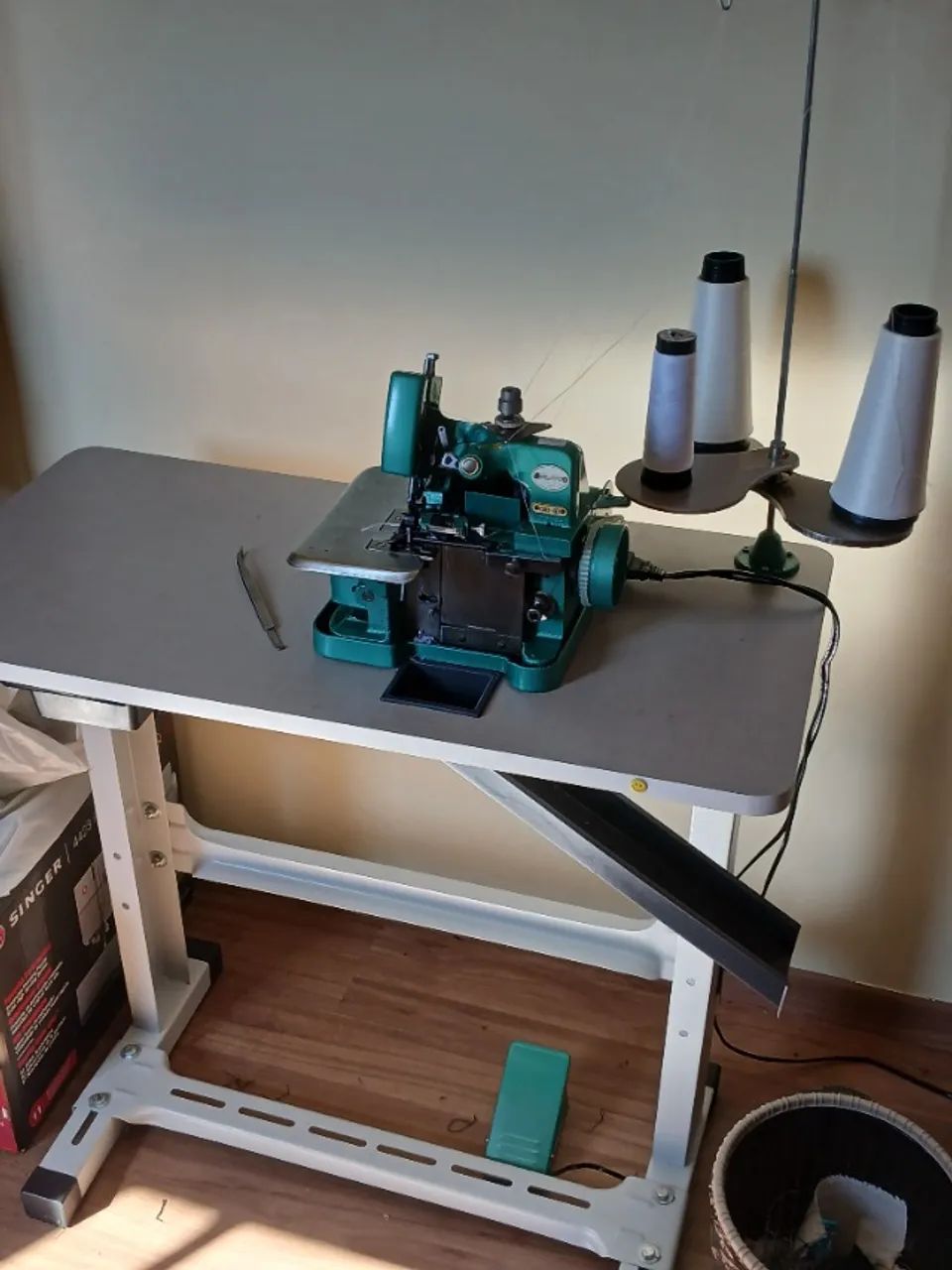 Máquina Overlock Chinesinha - Semi Industrial Cor Verde - Foto 2