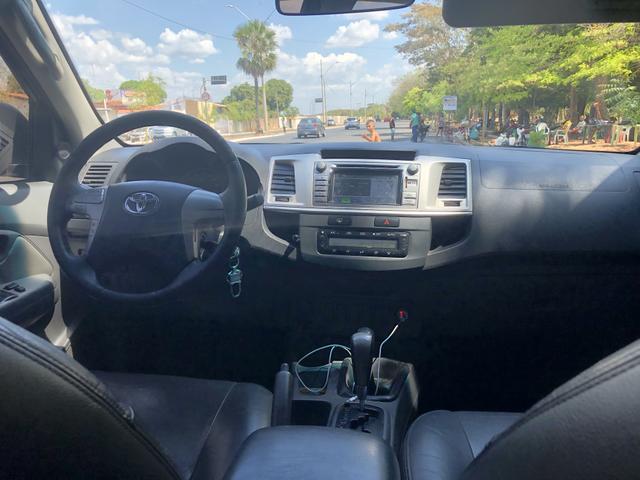 VENDO HILUX ou TROCO EM HILUX 2016 pra frente - Foto 2