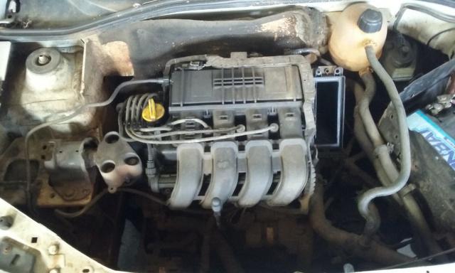 Sucata de Renault Clio Rn Sedan 1.0 16v 2001 - somente para peças - Foto 6