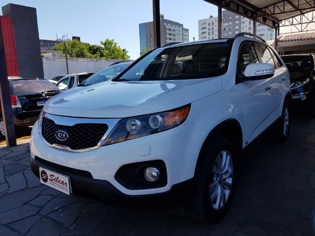 7 lugares Sorento! Versão top na cor branca! Pneus Novos!