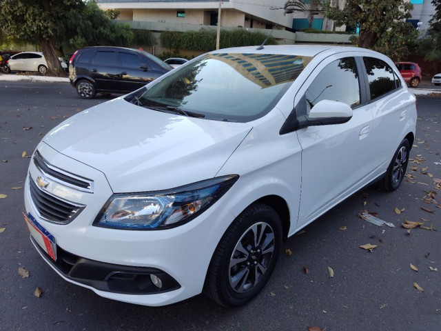 GM CHEVROLET ONIX LTZ COMPLETO 1.4 FLEX 4 PORTAS BRANCO 2015/15