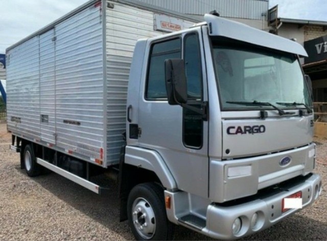 CAMINHÃO FORD CARGO 815 BAÚ 2010  PARCELAMOS 