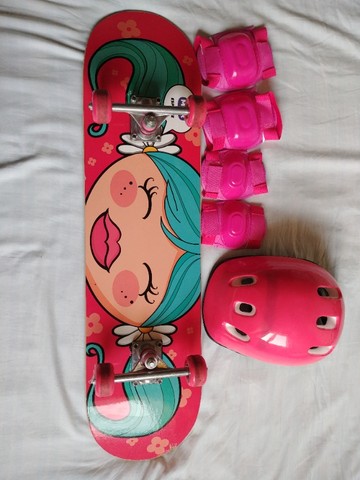 Kit skate infantil joelheira cotoveleira e capacete usado  - Foto 2