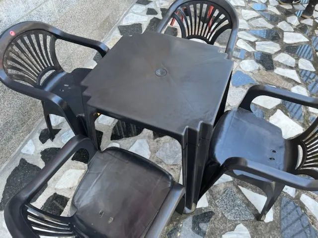 Jogo mesa cadeira com braço preta nova pra casa partir de 190 reais cada
