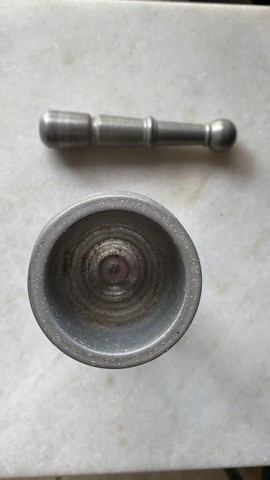 Antigo pilão de alumínio fundido.  - Foto 3