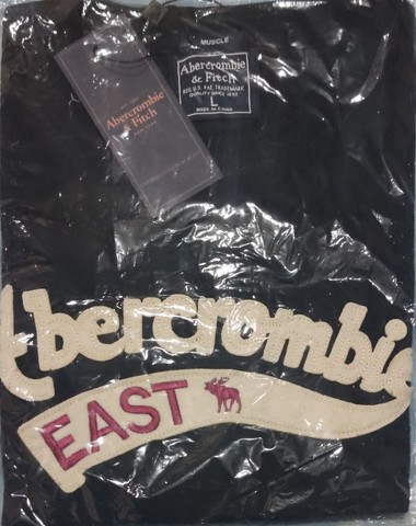 Camisa G Abercrombie preta peruana