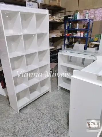 Balcão Caixa em L + Balcão Vitrine com Tampo de Vidro + Colmeia