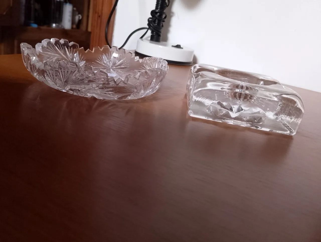 Conjunto de cinzeiro de vidro e peça de cristal sem uso  - Foto 2