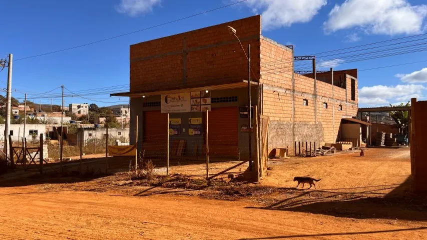 DEPÓSITO DE MATERIAL DE CONSTRUÇÕES