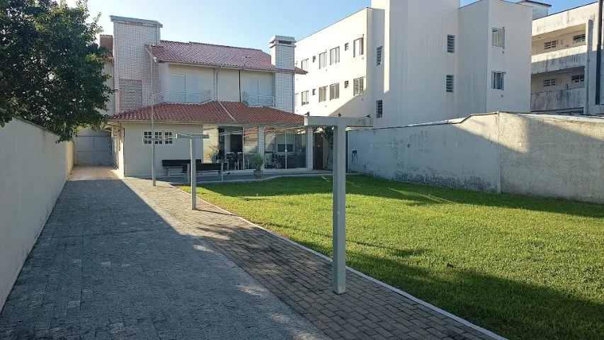 Casa Comercial a APENAS 350m da UNESC possibilidade de fazer kitnets, empresa em Criciúma