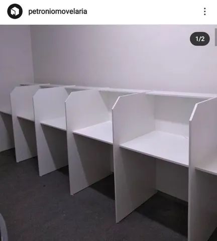 Baias para call center unidas com prateleiras