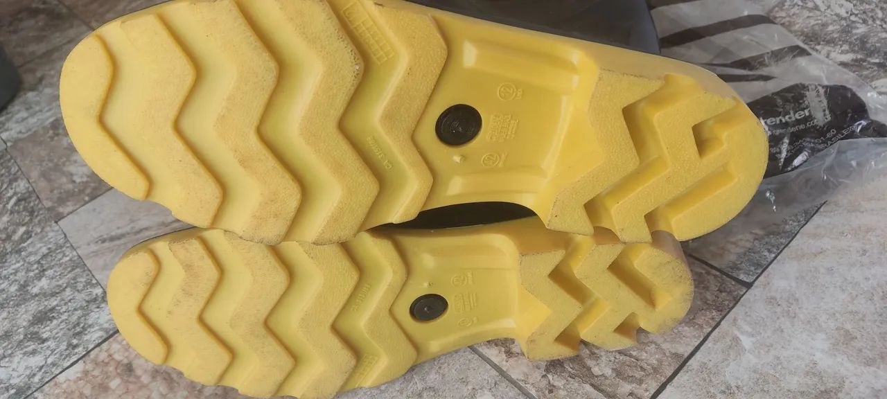 Bota Preta n° 42 - Foto 3