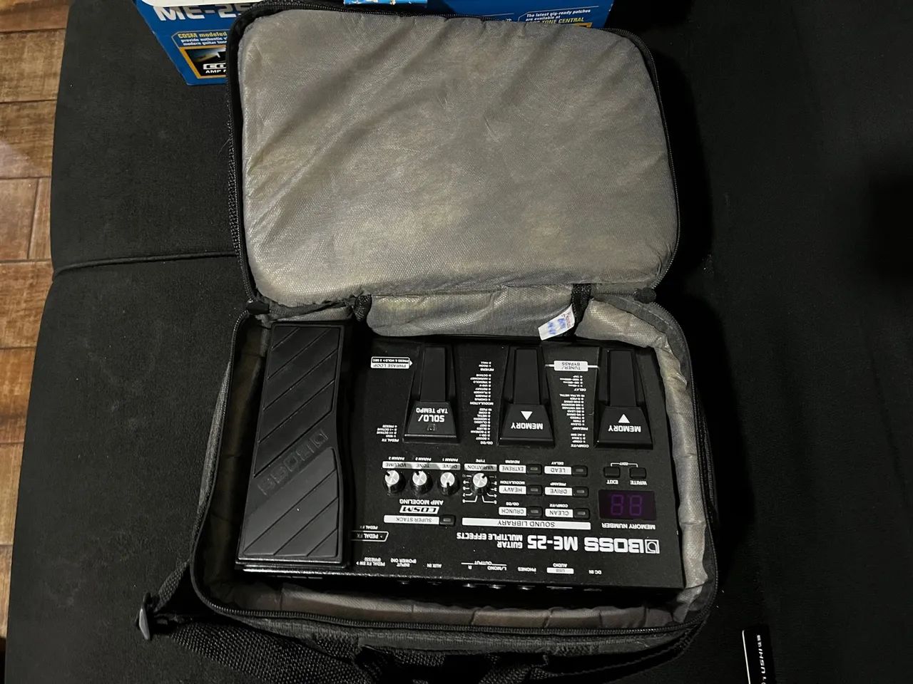 Pedaleira BOSS - ME 25 + guitarra (opcional)  - Foto 4