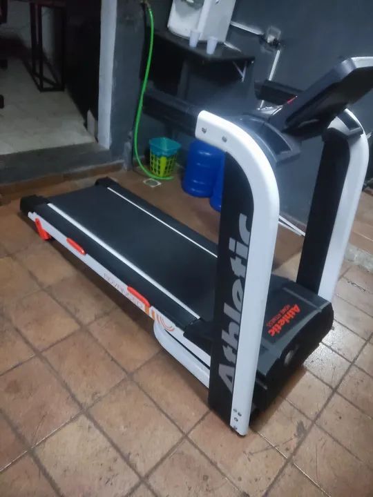 Esteira atlétic semi nova com inclinação 