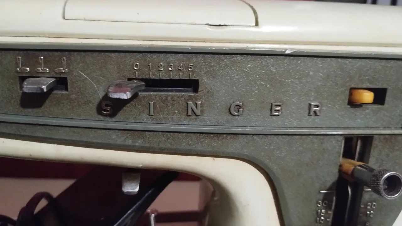 Máquina de costura Singer - Foto 3