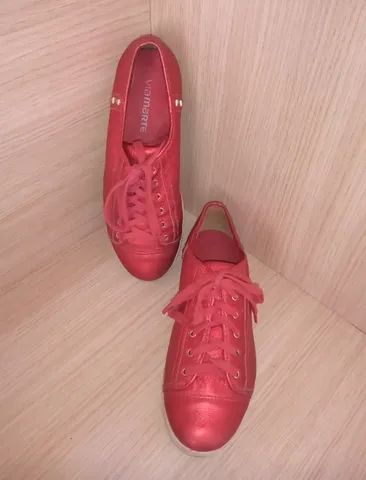 Tênis vermelho - Via Marte