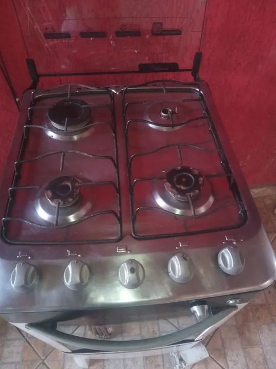 Vendo gente fogão Esmaltec conservado mas funciona só duas bocas e o forno - Foto 5