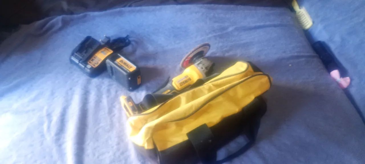 Esmerilhadeira de walt 64319606040194120