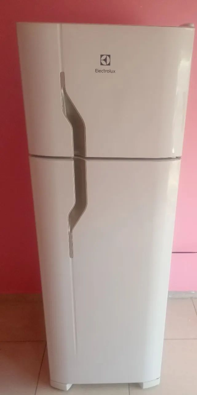 Vende-se essa geladeira Electrolux gelo seco