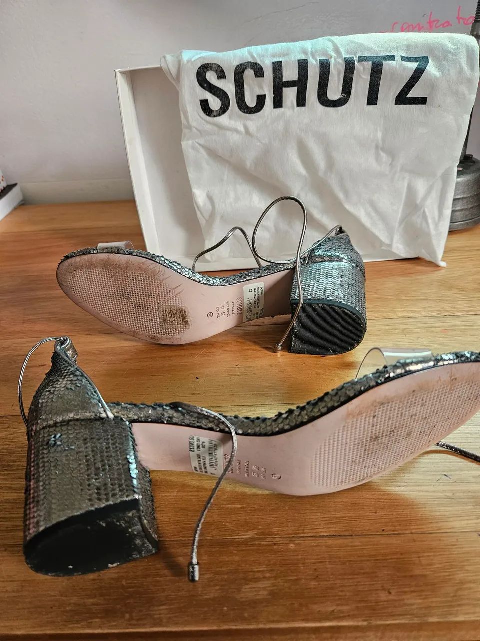 Sandálias Schutz couro prata velho - Foto 4