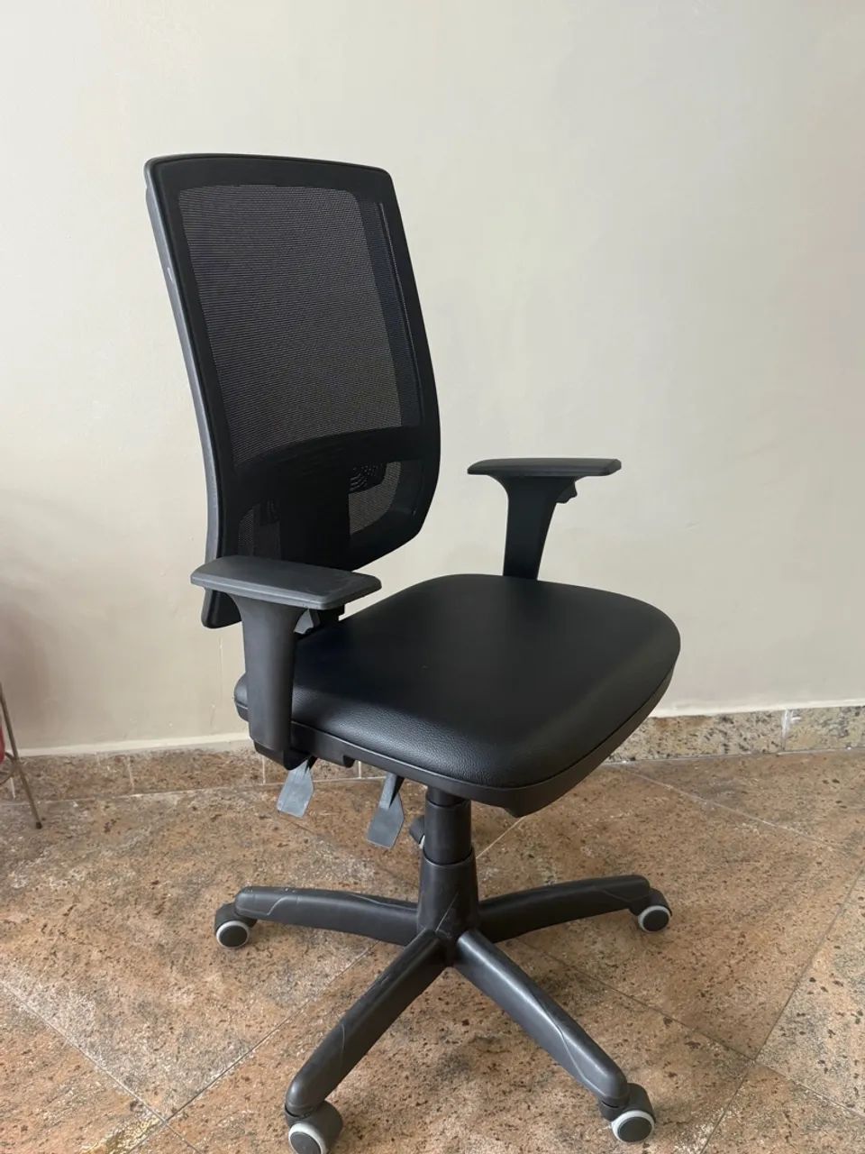 Cadeira de Escritório Ergonômica com Rodas - Foto 5