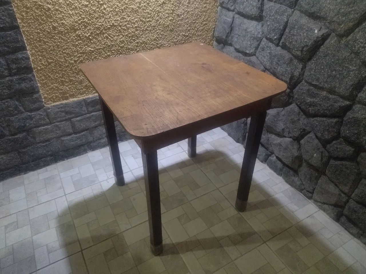 Mesa de madeira 70X70. - Foto 2
