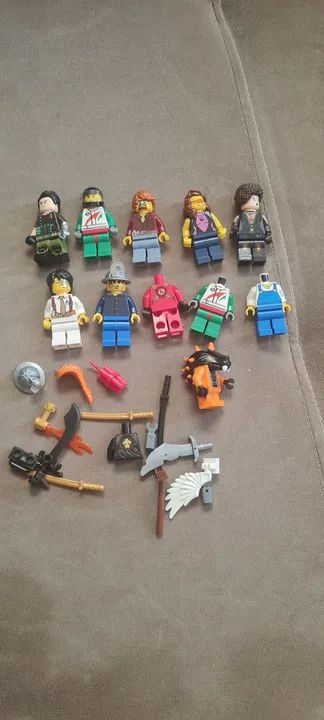 Lote Lego Minifiguras e Acessórios