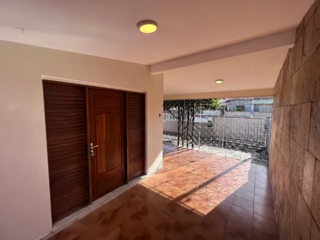 OPORTUNIDADE - VENDE-SE CASA EM JAGUARIBE | AMPLA, VENTILADA E COM JARDIM - R500 MIL