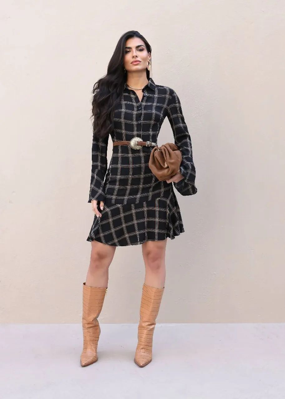vestido chemise chemise xadrez com bota