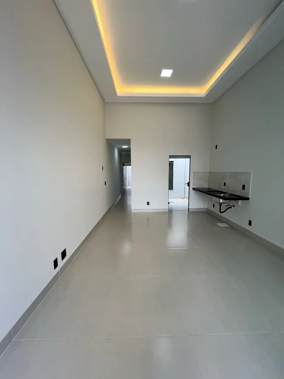 Casa Anapolis no Vida Nova com acabamento impecável e sala e cozinha com pé direito duplo  - Foto 3