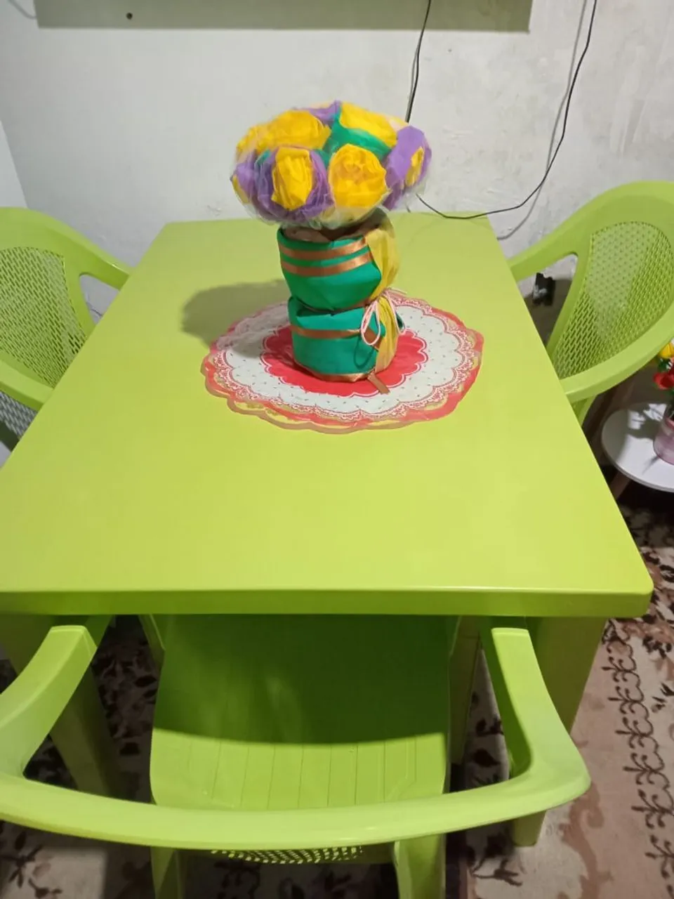 Mesa Plástica Verde com Cadeiras
