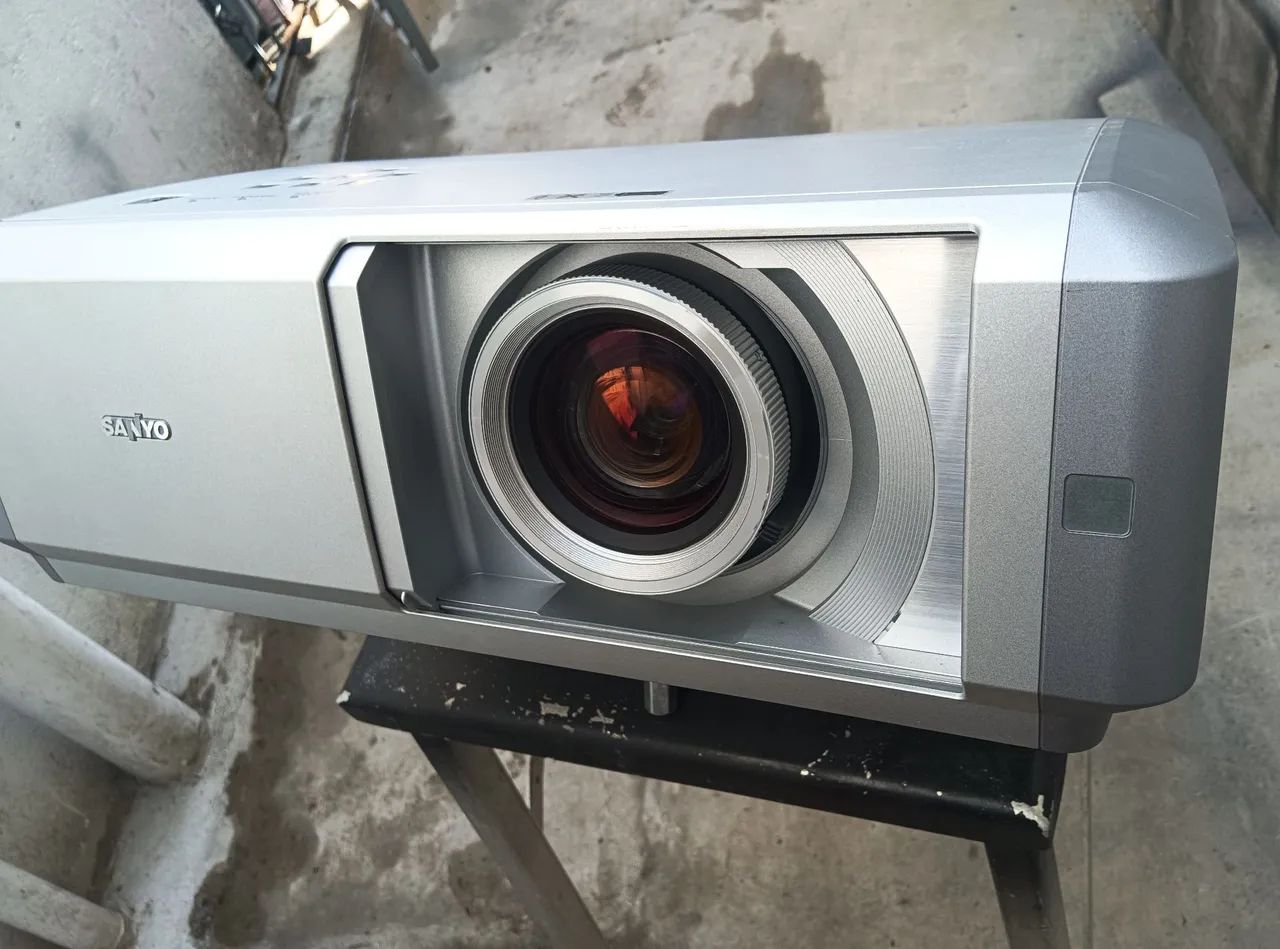 Projetor Sanyo - Alta Qualidade HDMI 